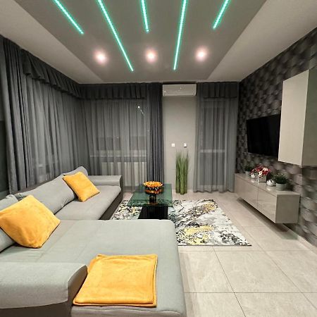 New Apartman Debreţin Exterior foto