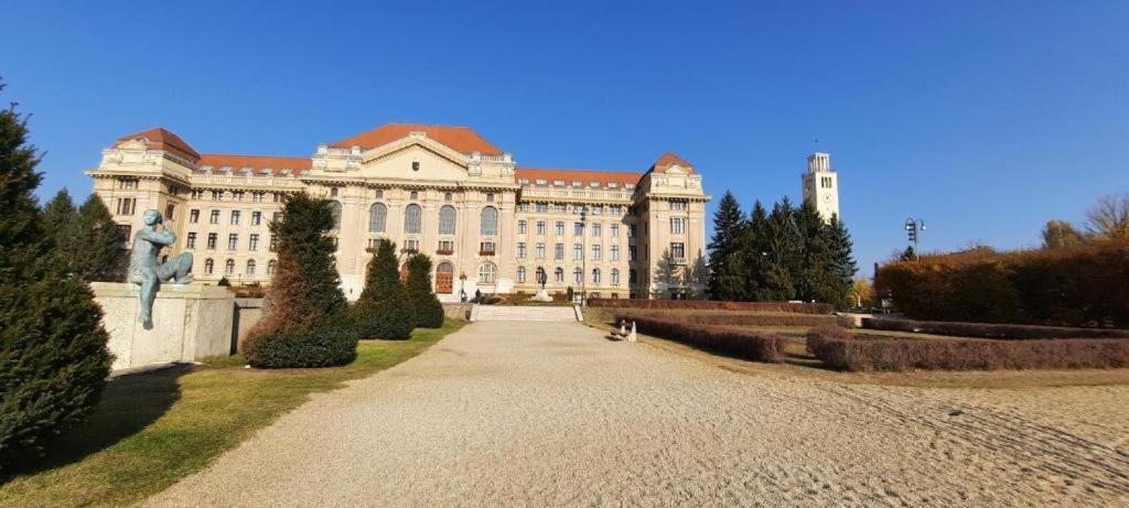 New Apartman Debreţin Exterior foto