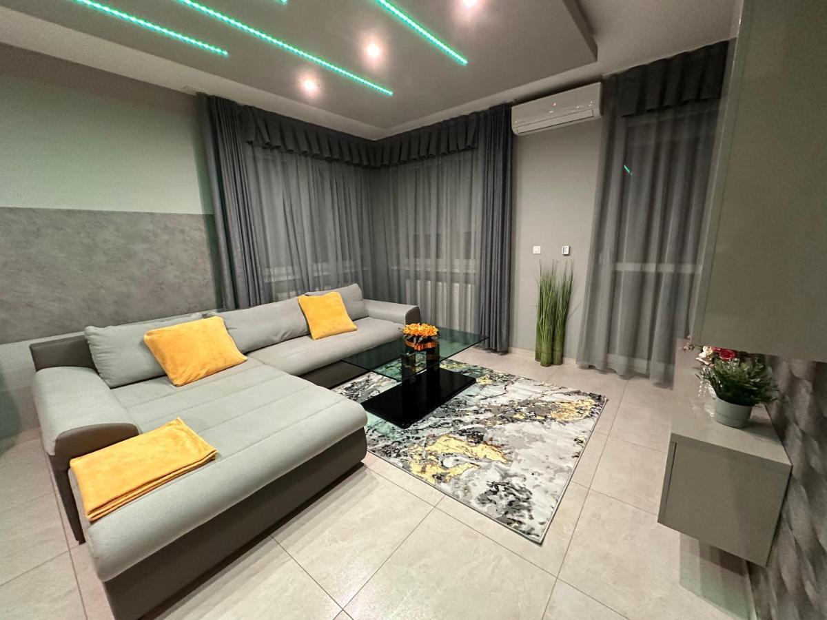 New Apartman Debreţin Exterior foto