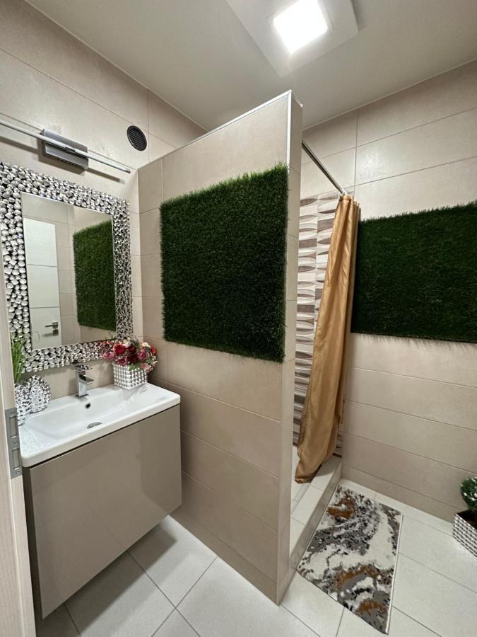 New Apartman Debreţin Exterior foto