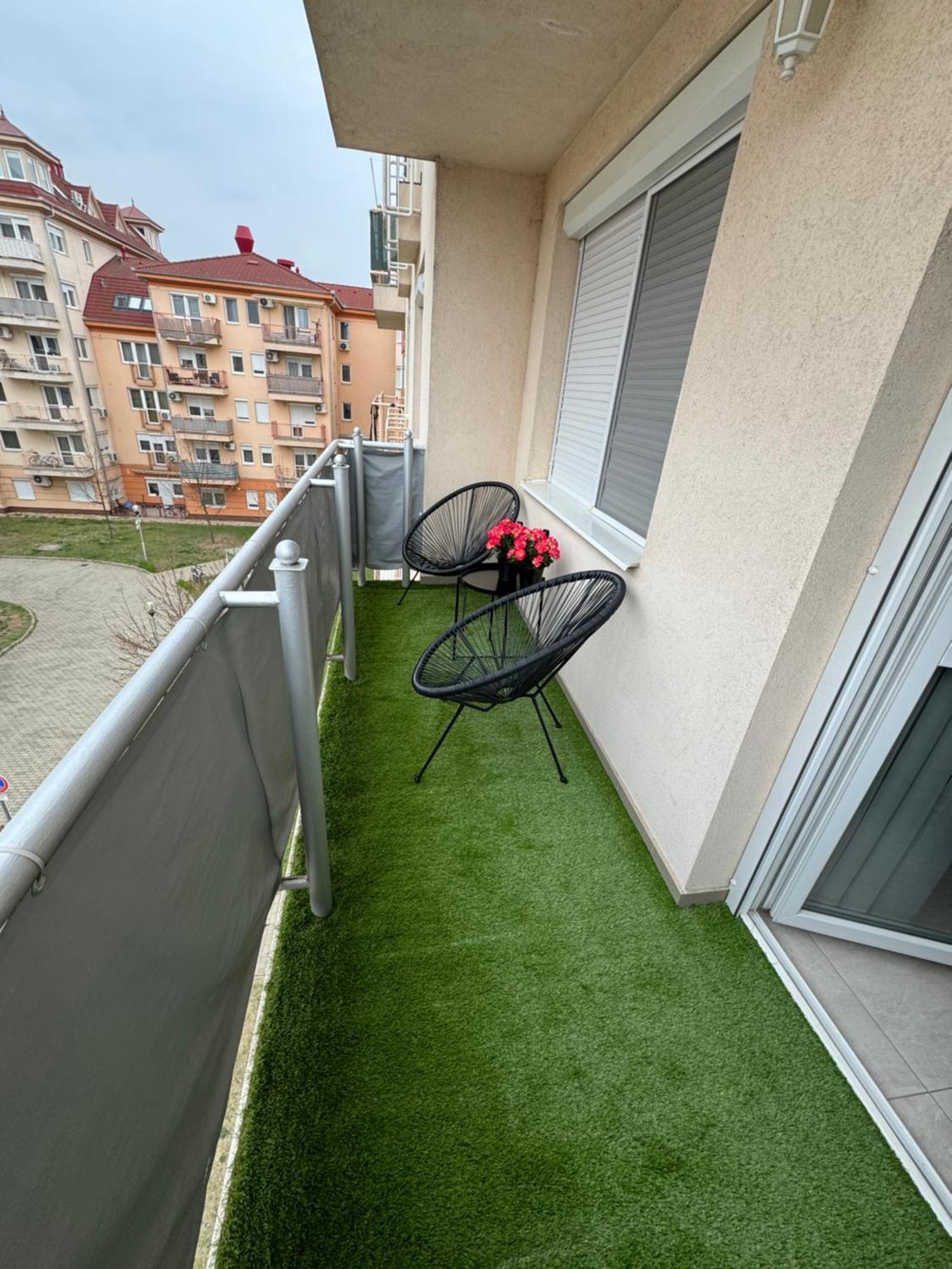 New Apartman Debreţin Exterior foto